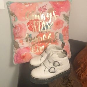 EUC Doc Martin’s Womens White Platform Heart Buckle Boots Sz 9